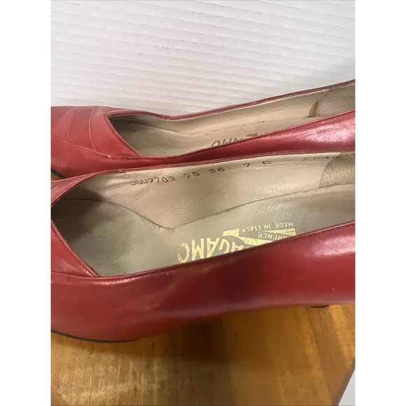 Vintage Salvatore Ferragamo Red Leather Pumps-Szie7.5/EU36-Classic Made in Italy - Picture 5 of 15